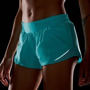 Lululemon Hotty Hot Low-Rise Lined Short 2.5”